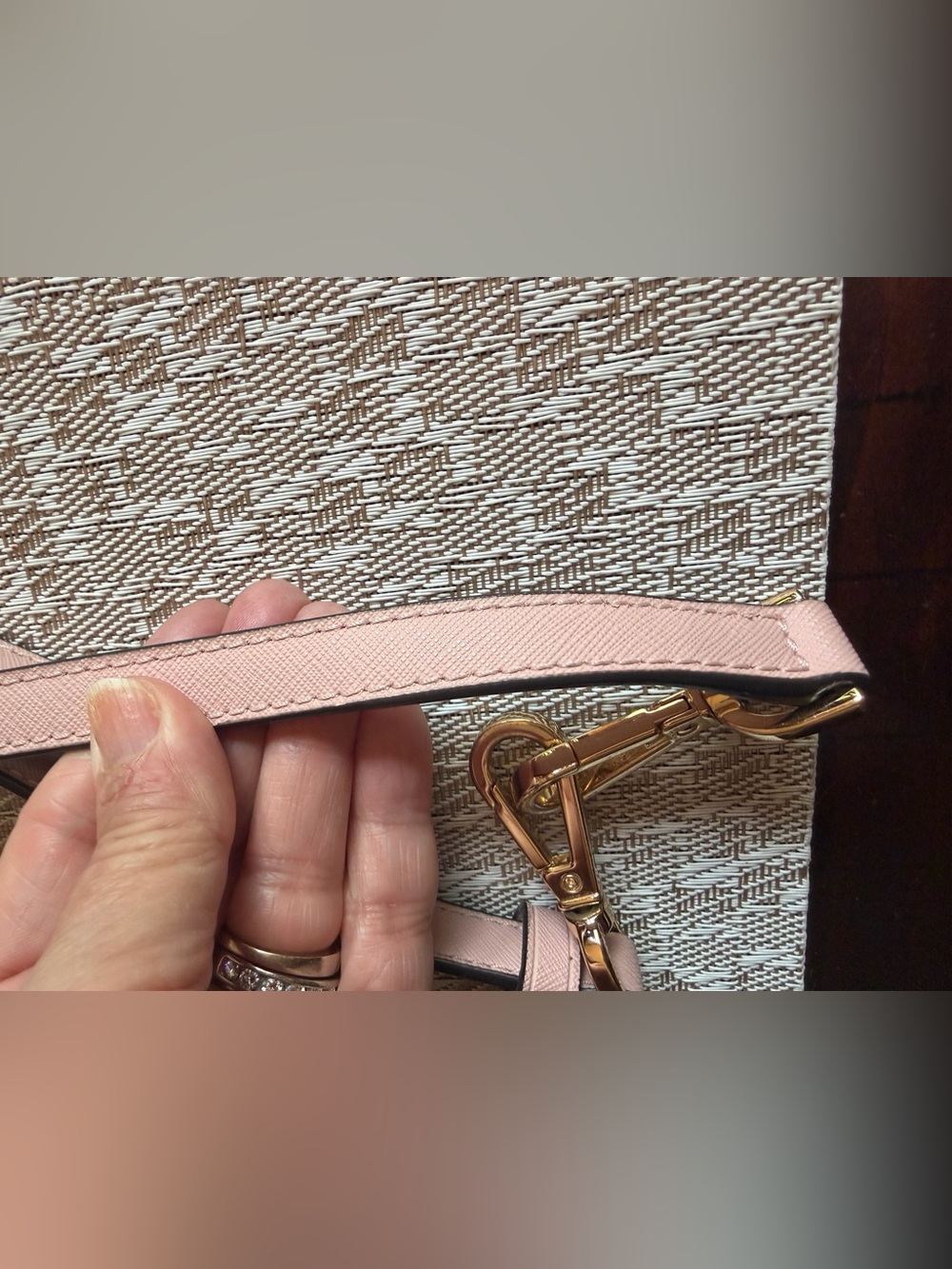 Michael Kors pink/gold saffiano leather crossbody strap - Picture 8 of 8